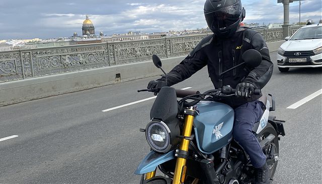 Колонна MOTO MORINI прокатилась вдоль Невы mobile_9